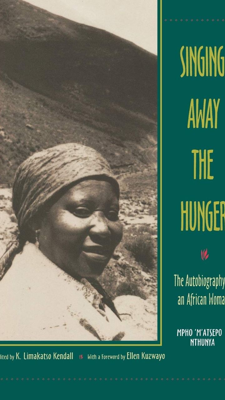 Singing Away the Hunger : The Autobiography of an African Woman